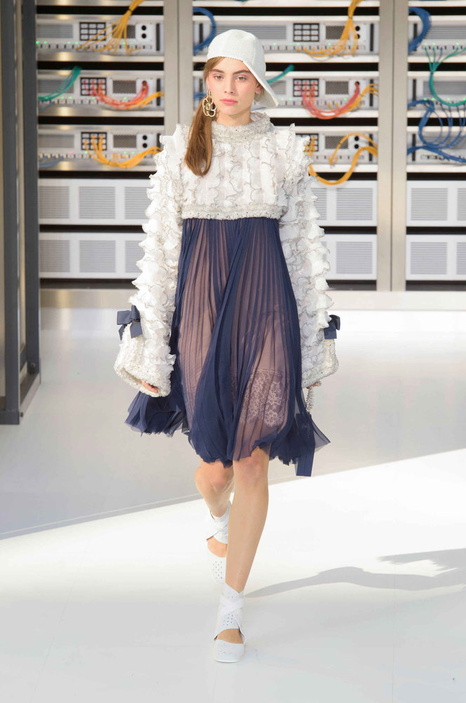 Fashion Show Themes Become High-Tech At Chanel SS17