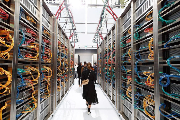 Fashion Show Themes Become High-Tech At Chanel SS17