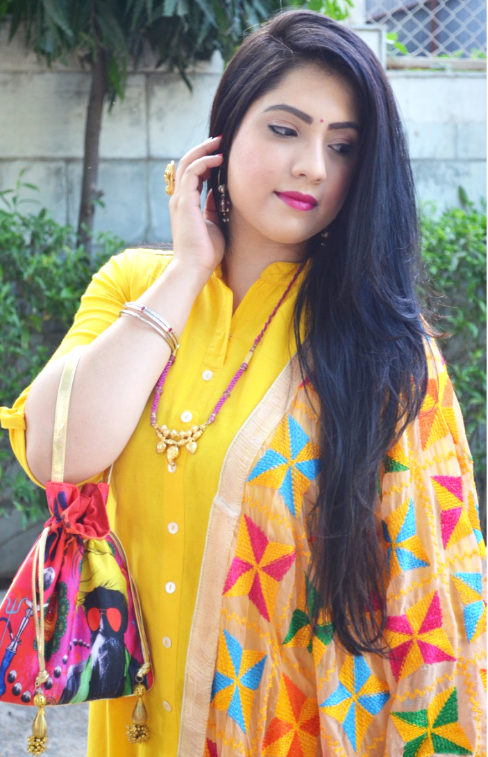 Phulkari Dupatta With Plain Suits Look For A Festive Outfit